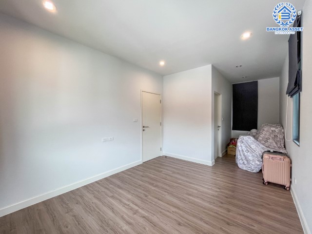 *****บ้านเดี่ยวมือสองย่านนนทบุรี ม.สราญสิริ ชัยพฤกษ์-แจ้งวัฒนะ เนื้อที่ 51 ตร.ว. ฟังก์ชัน 3 ห้องนอน 3 ห้องน้ำ 2 ที่จอดรถ บ้านสภาพสวย บนทำเลเยี่ยม ใกล้เซ็นทรัลแจ้งวัฒนะ, รถไฟฟ้าในอนาคตสายสีชมพู "สถานีแยกปากเกร็ด" และจุดขึ้นทางด่วน "ศรีรัช" จองเลย!